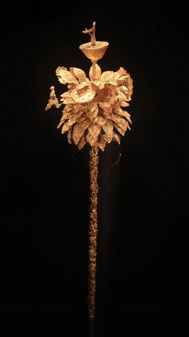 埃及阿蒙霍特普时代,距今约3400年的调色板.