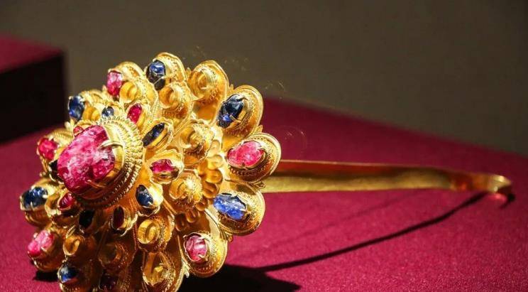 明代顶级豪门"沐王府",家族墓葬出土国宝镶宝石金冠,惊艳世人