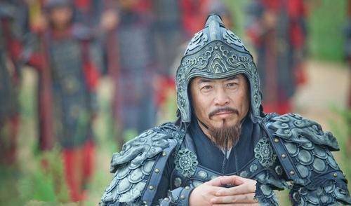 此人是赵匡胤的结拜兄弟,却主动放弃兵权,靠敛财贪污得以善终