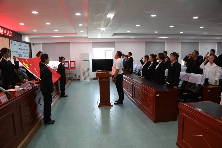 临江法院举行新任人民陪审员就职宣誓仪式