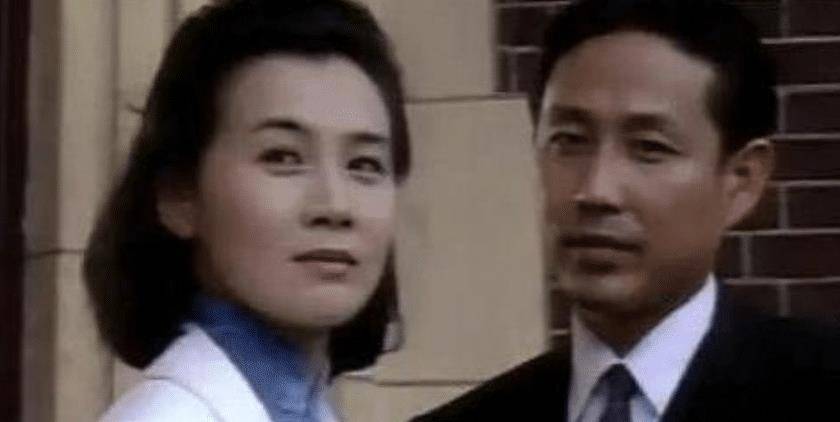 连基本的人性也没有,同行的女士孙柔嘉生病了,李梅亭随身带有一箱药品