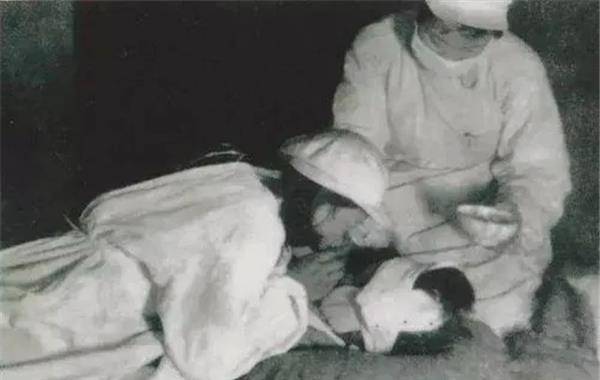 黄继光牺牲后,16岁的女护士负责他的遗体清理,晚年为啥懊悔不已