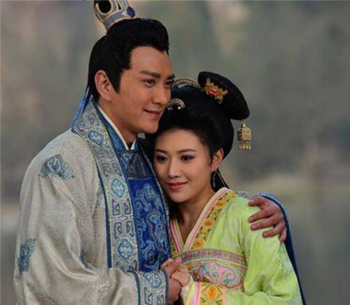 677年,武则天召见14岁的上官婉儿,亲自出题考她,没想到上官婉儿语言