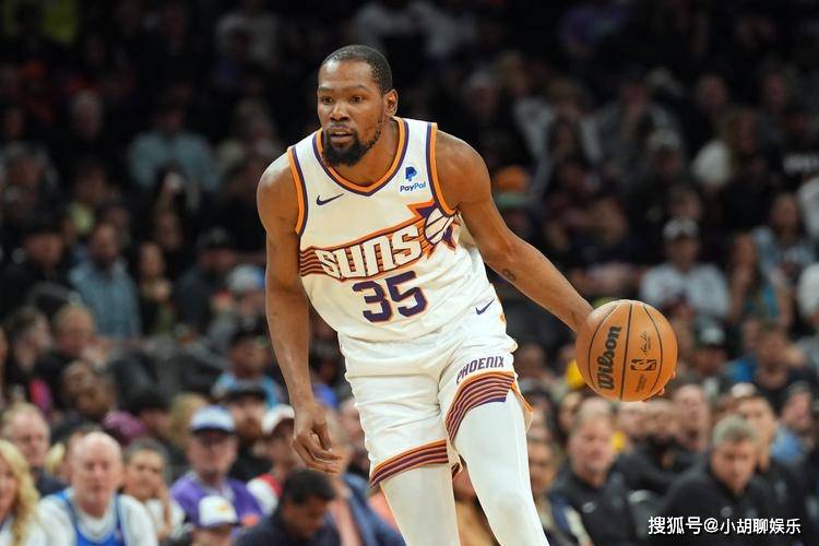 在这一天,篮球巨星凯文·杜兰特正式宣布了一个震撼人心的决定——他