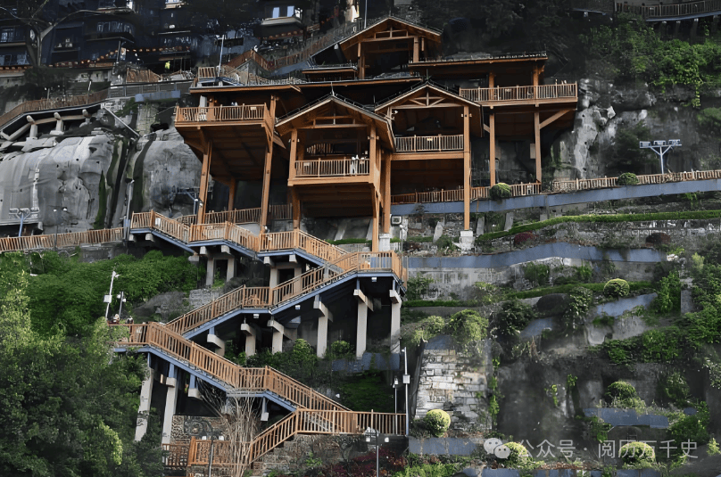 复杂的立交桥:黄桷湾立交桥被誉为"重庆最复杂的立交桥",拥有20条匝道