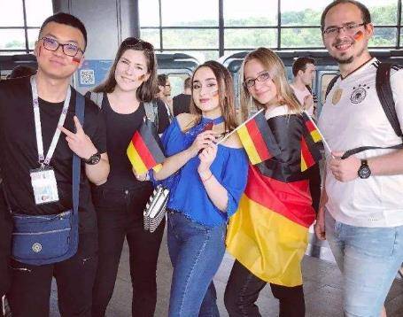 为何很多去美国学习的留学生,都不愿再回国了?背后原因很无奈