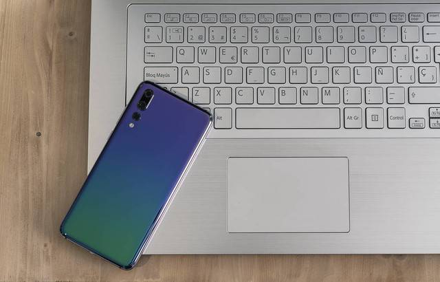 因为当年就我自己而言,买了一台华为p20pro,由于当时月薪就是普通工薪