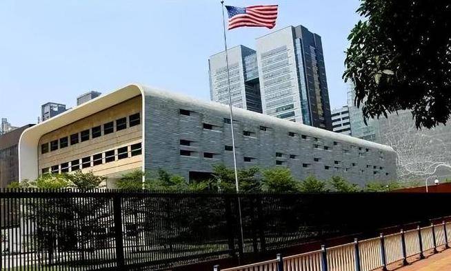 美国驻华大使馆:光地皮就值2个亿,建得跟碉堡一样坚固,为啥?
