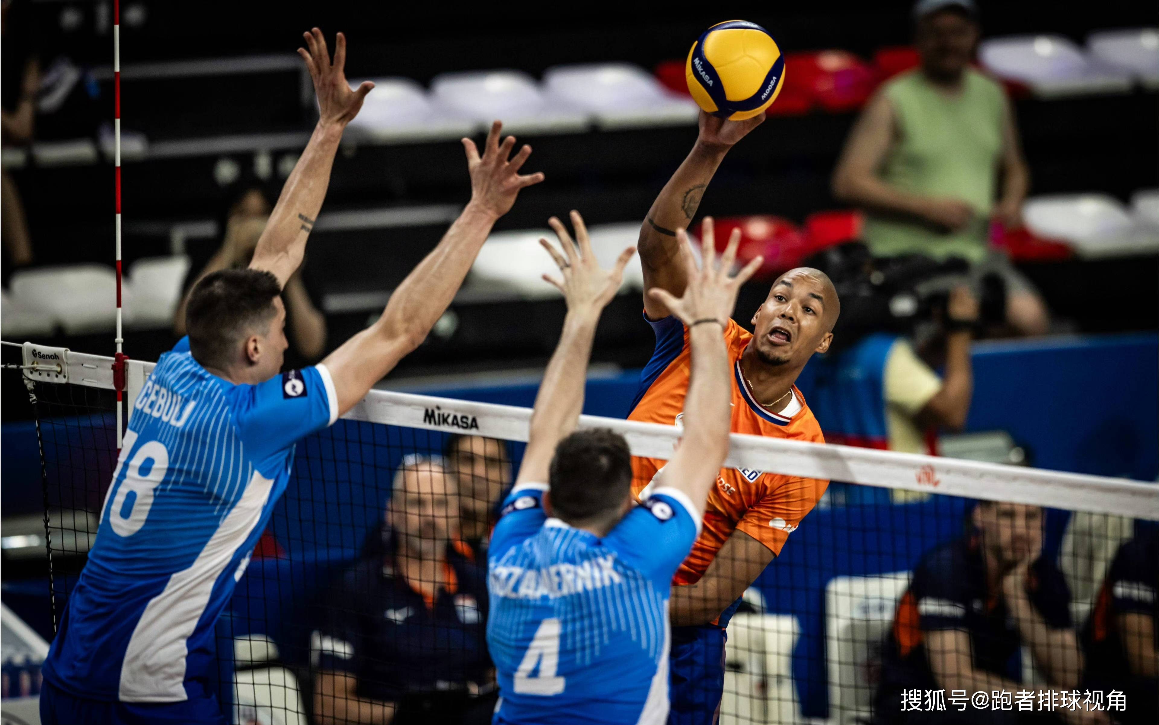 2:3!荷兰男排无缘爆冷,尼米尔空砍31分,双方失误多到离谱