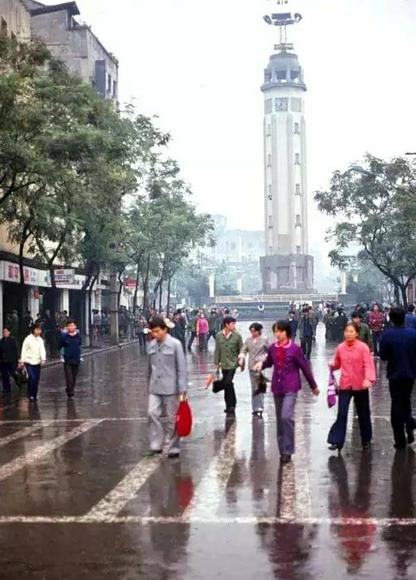 1980年代重庆老照片,安逸_渝中区_嘉陵江大桥_缆车