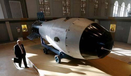 原子弹爆炸时,瞬间跳入水中能活命吗?长崎核爆幸存少女这样说