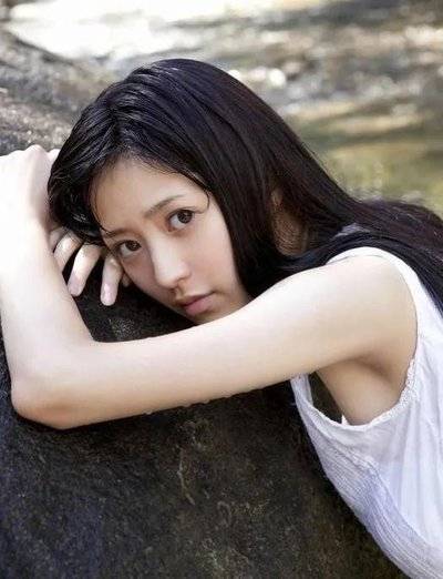 逢泽莉娜32岁身材妖娆,美态让人无法抗拒!