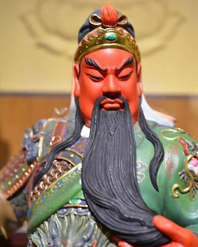 老木匠:他睁眼的代价太大了_关羽_雕刻_关二爷