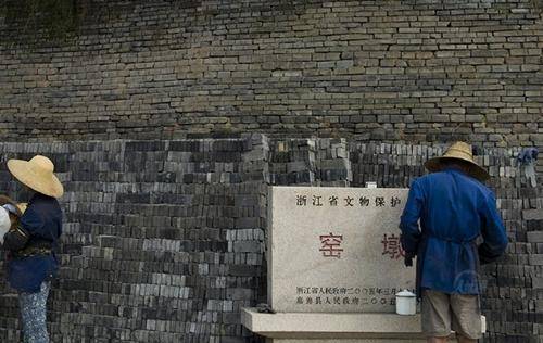 嘉兴有一座200多年的"活遗址",至今冒着烟,无奈传承是个问题_烧窑_沈