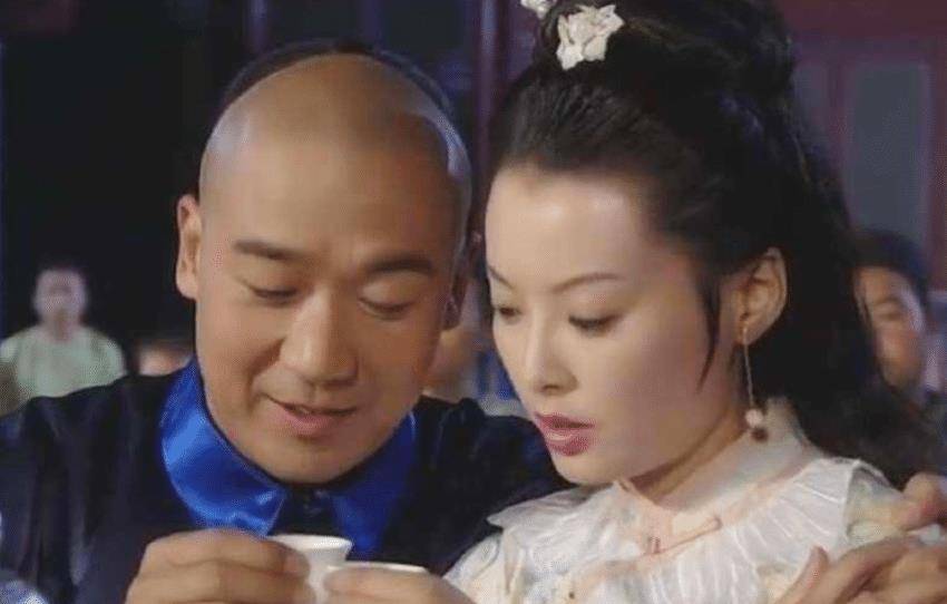 真实的纪晓岚不是光棍,还是个风流的浪子,娶了七个小妾