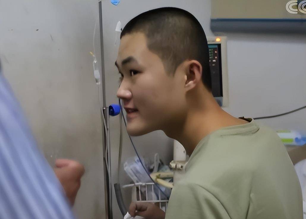 23岁小伙喝下百草枯,死亡过程:抢救18天有好转,家人却只能放弃