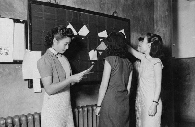 民国时期的校服,是最美中国校服,为何如今校园绝不能沿用?