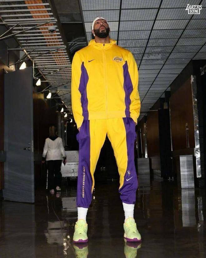 詹眉入选最佳阵容 詹皇20次入选创3项历史第一_詹姆斯_本赛季_纪录