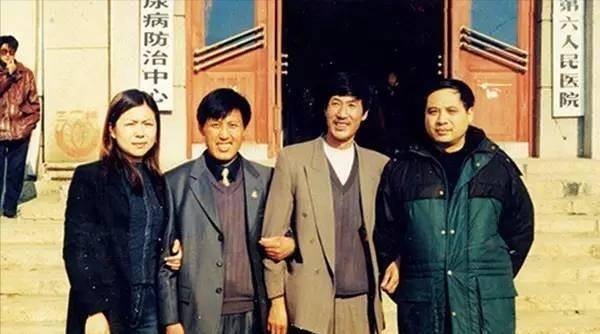 1999年烟台特大海难,312人幸存22人,唯一女幸存者如何活下来的_董颖