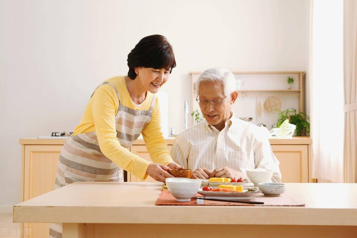 靠子女养老失败后,我找到新的养老方式:又有人陪伴,又能挣点钱