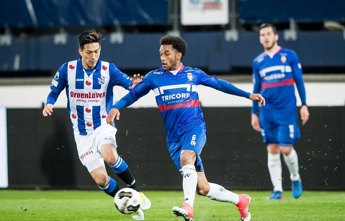 甚至很多球队兴趣不大,也包括荷甲的球队,我认为就是一场普通比赛,不