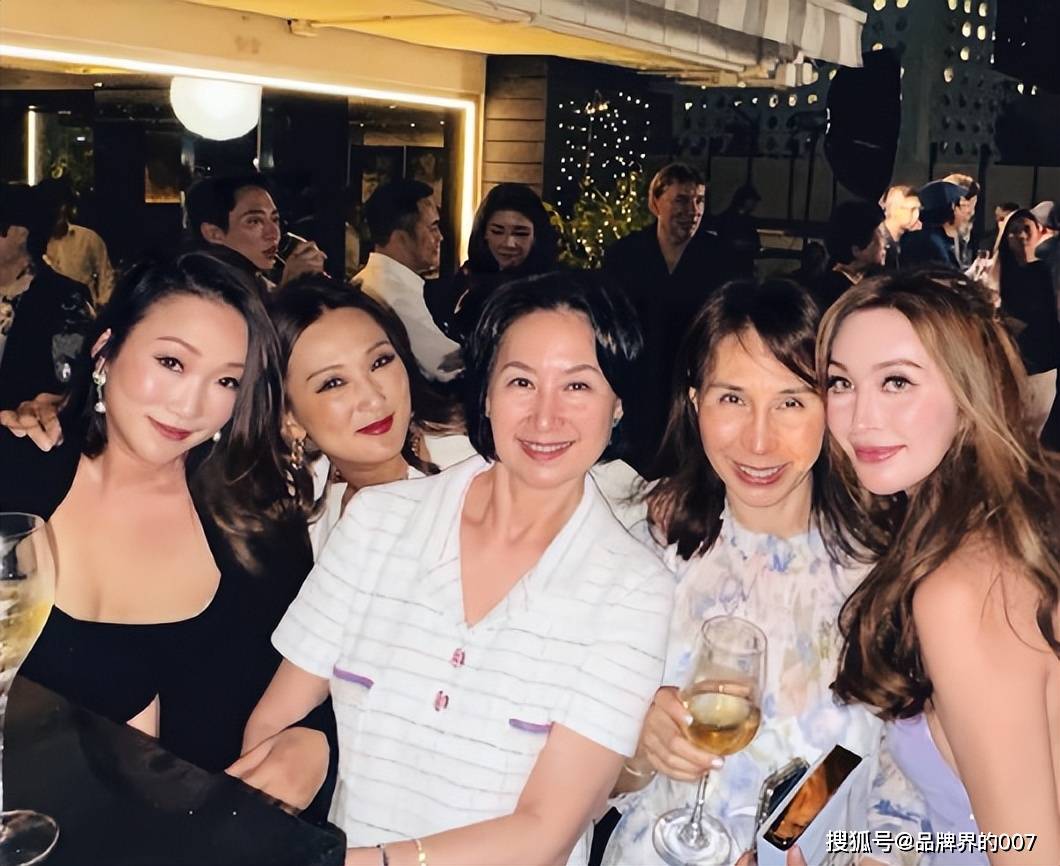 28年豪赌,女富豪应战美国中产品牌,是李嘉诚也得不到的"儿媳"