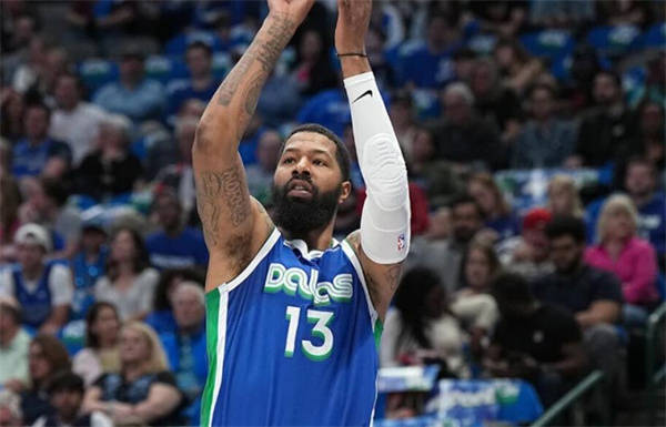 30岁投奔老詹,湖人夺冠功臣,34岁在独行侠挥舞毛巾_莫里斯_球迷_赛季