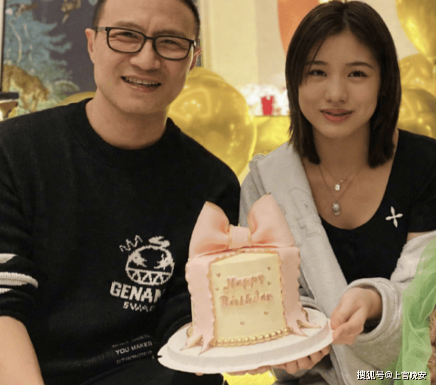 长开后眉眼跟葛荟婕很像,长得很英气,整个人看起来像是马思纯和陈妍希