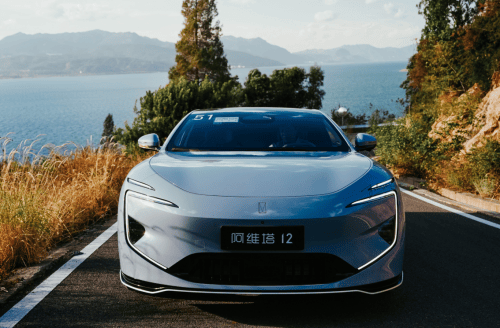 得益于长安汽车强大背书,阿维塔坚守高端定位