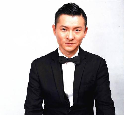 山寨版刘德华:签约央视年入百万,排面大过本尊,出场费很吓人