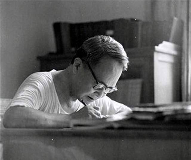 钱钟书小时候性子迟钝,早饭吃馊粥,以为自己是南瓜精