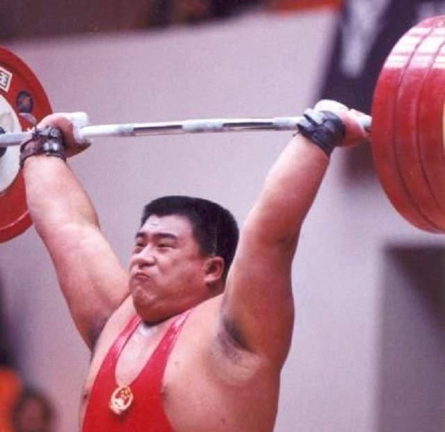 他被称为"亚洲第一大力士",退役后当保安,没钱治病英年早逝