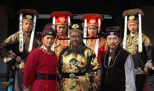 老农找包拯告状,牛舌头被偷,包拯:回去把牛宰了,小偷就会出现