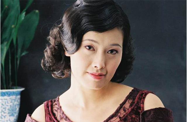 她一生追求者无数,申军谊为她抛妻弃子,同居8年后嫁其兄弟