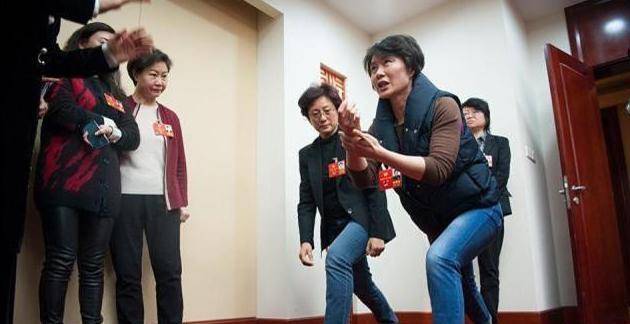 中国警花雷敏:16岁入特警队,创57秒爬5层楼纪录,至今无人破!