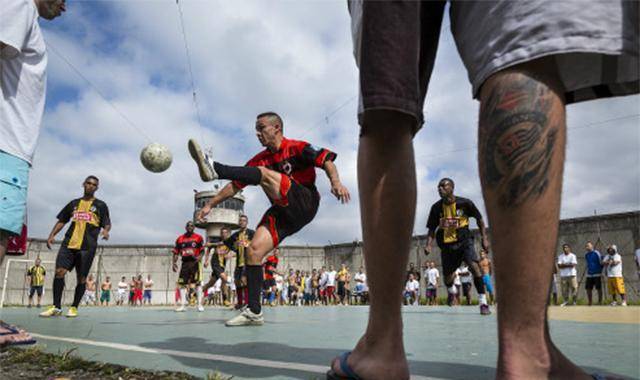 巴西监狱:黑帮斗兽场,真实的巴西黑帮,比你想象中还要嚣张