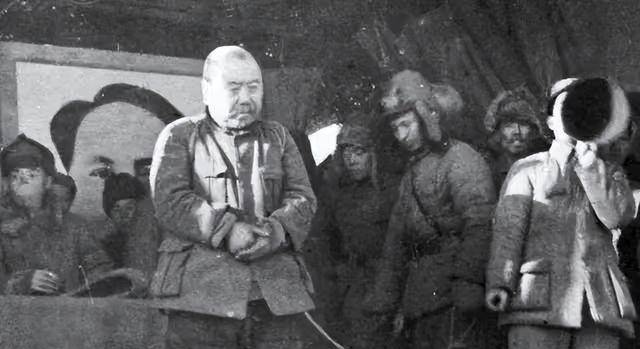 1946年,匪首谢文东被捕时负隅顽抗,为何最后却因一台摄像机投降