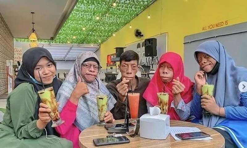 长着一张"动物"的脸,酷似三星堆面具_苏里亚_泰尔_马努朗