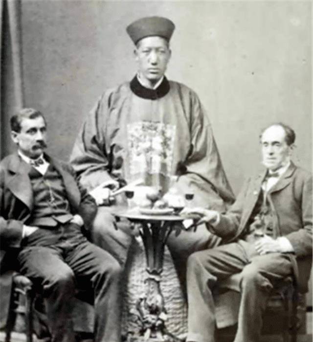 巨人詹世钗:身高3米有余,被洋人买走展览, 娶英国女人为妻