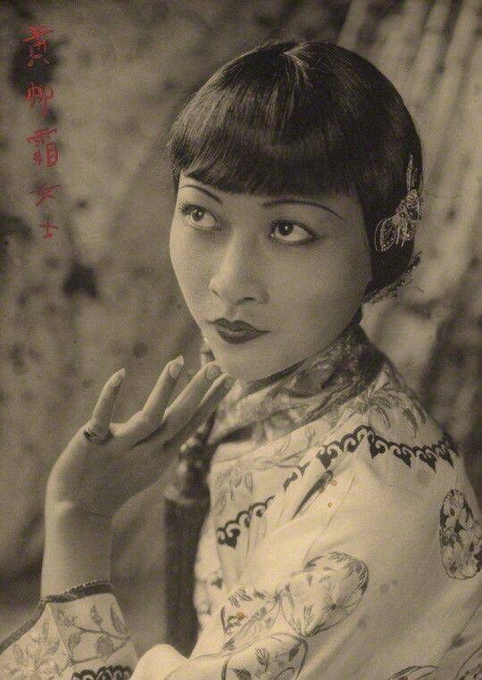 她是洗衣工的女儿,跻身好莱坞后,一生嫁不出,离世后与母亲合葬