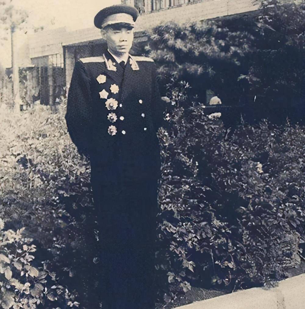 吴信泉:麦克阿瑟说他是"可怕的对手",老婆却说他虱多不痒