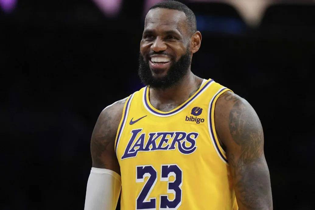 詹皇下赛季最好的三个去处_老詹_布朗尼_湖人