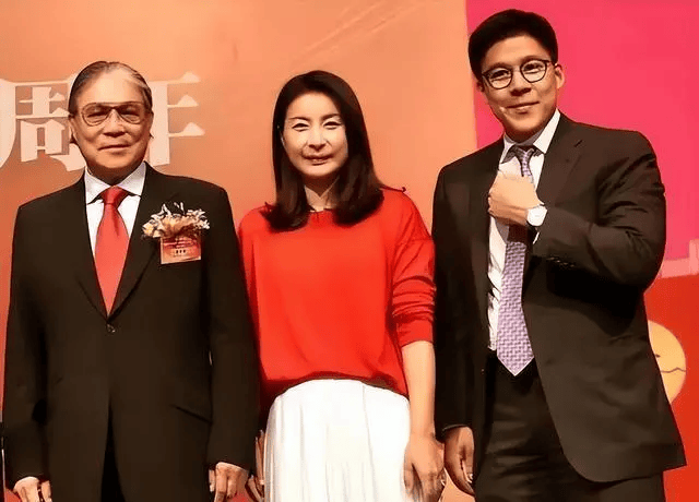 霍启刚弟弟求婚成功,前女友为情坠楼身亡,现女友豪门出身有郭晶晶风范