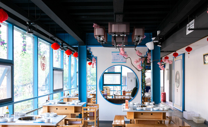 颠覆传统印象,辣而不燥的火锅是成都夏天的必备解暑神器