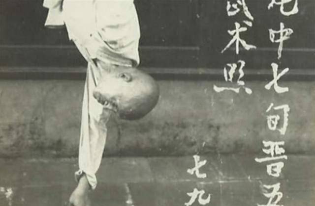 海灯法师77岁凭二指禅倒立走红,此举却成人生污点,真相到底如何