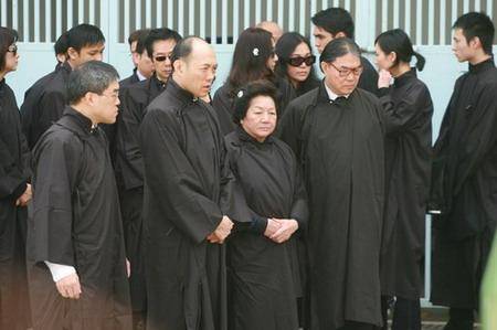 霍英东独尊大房:一生不与二房,三房合影,大多数财产留给吕艳妮