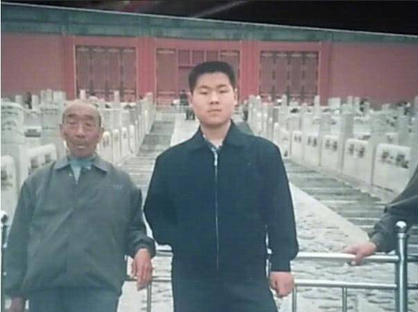 从保安到福布斯榜,岳云鹏用了20年,从膨胀到低调,只用了90分钟