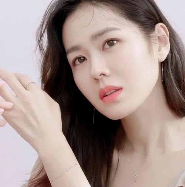 孙艺珍,以前是韩国的"国民初恋",好看吗?