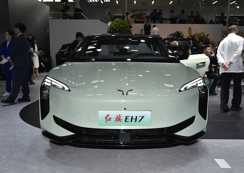 开启电动化转型新时代 聊聊肩负重任的红旗eh7_搜狐汽车_搜狐网