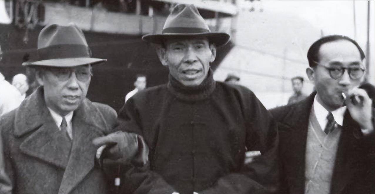 破败不堪,朝向上海,墓碑上方的八个字令人深思_蒋介石_李开明_灵柩